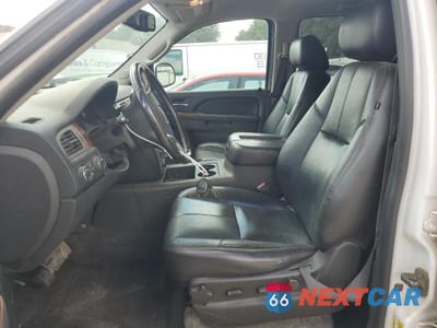 Zdjęcie 7 z 13 samochodu: 2013 GMC YUKON SLT VIN:1GKS2CE05DR134232 - miniatura