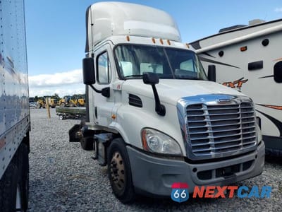 2016 FREIGHTLINER CASCADIA 113 SEMI TRUCK 3AKBGADV2GSHB2532 - główne zdjęcie licytacji z USA - miniatura