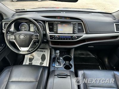 Zdjęcie 9 z 12 samochodu: 2019 TOYOTA HIGHLANDER SE VIN:5TDJZRFH4KS592627 - miniatura