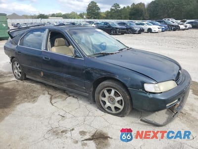 Czwarte zdjęcie samochodu z boku: 1995 HONDA ACCORD EX VIN:1HGCD5551SA132122 - miniatura