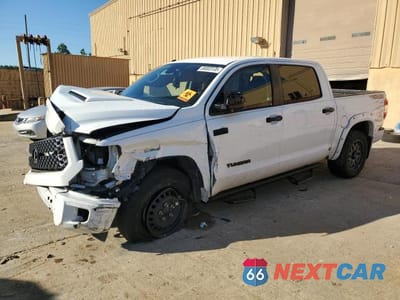 2018 TOYOTA TUNDRA CREWMAX SR5 5TFDW5F16JX764537 - główne zdjęcie licytacji z USA - miniatura