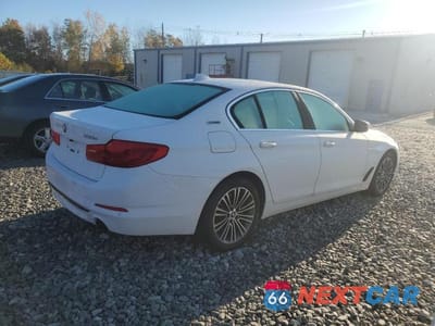 Trzecie zdjęcie samochodu z tyłu: 2018 BMW 530XE VIN:WBAJB1C55JB083990 - miniatura