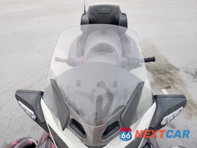 Piąte zdjęcie samochodu w środku: 2018 CAN-AM SPYDER ROADSTER RT VIN:2BXNBDD26JV000604 - miniatura