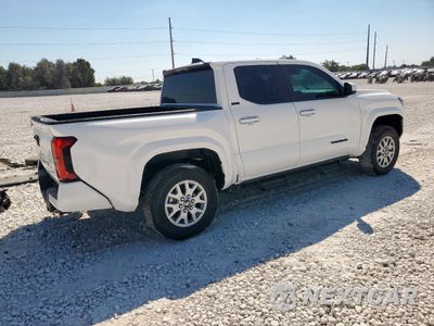 Trzecie zdjęcie samochodu z tyłu: 2025 TOYOTA TACOMA DOUBLE CAB VIN:3TMKB5FN5SM049066 - miniatura