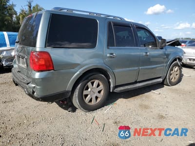 Trzecie zdjęcie samochodu z tyłu: 2006 LINCOLN NAVIGATOR VIN:5LMFU27556LJ06584 - miniatura