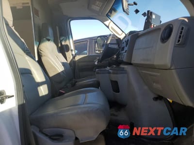Piąte zdjęcie samochodu w środku: 2021 FORD E-350 DELIVERY TRUCK VIN:1FDWE3FK4MDC25120 - miniatura