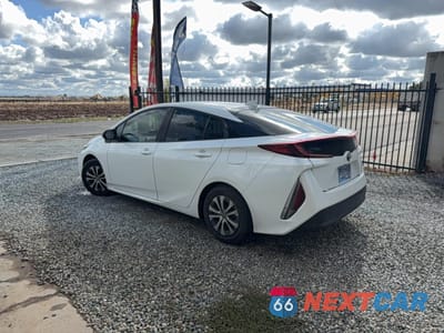 Trzecie zdjęcie samochodu z tyłu: 2021 TOYOTA PRIUS PRIME LE VIN:JTDKAMFP9M3193058 - miniatura