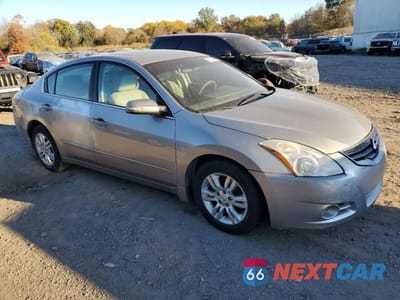 Czwarte zdjęcie samochodu z boku: 2012 NISSAN ALTIMA BASE VIN:1N4AL2AP3CC135033 - miniatura