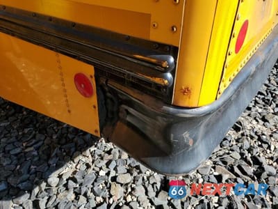Zdjęcie 9 z 10 samochodu: 2006 THOMAS SAF-T-LINER C2 - SCHOOL BUS VIN:4UZAAXCS96CV84196 - miniatura