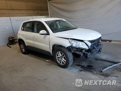 Czwarte zdjęcie samochodu z boku: 2011 VOLKSWAGEN TIGUAN S VIN:WVGCV7AX9BW513004 - miniatura