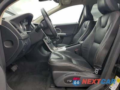 Zdjęcie 7 z 11 samochodu: 2011 VOLV XC60 AWD W/MOONROOF VIN:YV4902DZ7B2212362 - miniatura