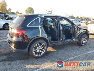 Trzecie zdjęcie samochodu z tyłu: 2019 MERCEDES-BENZ GLC 300 4MATIC VIN:WDC0G4KB4KV122586 - miniatura