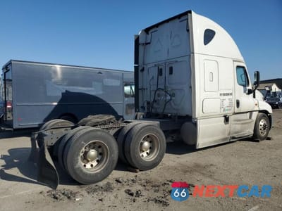 Czwarte zdjęcie samochodu z boku: 2017 FREIGHTLINER CASCADIA 125 SEMI TRUCK VIN:3AKJGLDR3HSHN2019 - miniatura
