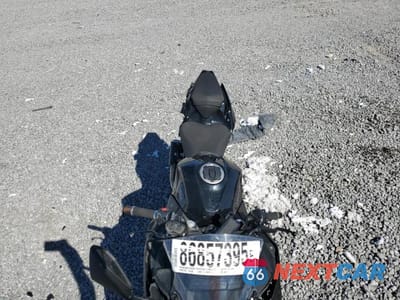 Piąte zdjęcie samochodu w środku: 2018 KAWASAKI EX400 VIN:JKAEXKG13JDA04711 - miniatura