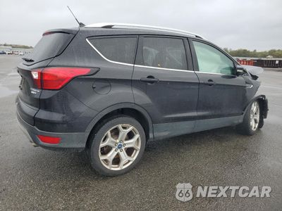 Trzecie zdjęcie samochodu z tyłu: 2019 FORD ESCAPE TITANIUM VIN:1FMCU9J99KUA85835 - miniatura