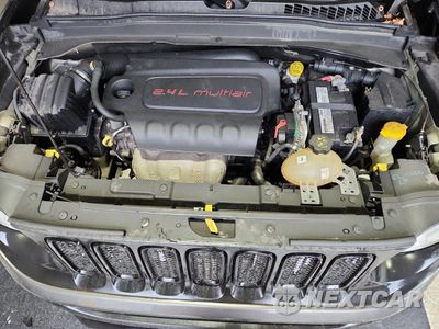 Zdjęcie 12 z 13 samochodu: 2017 JEEP RENEGADE LATITUDE VIN:ZACCJBBB8HPG04132 - miniatura