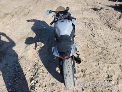 Czwarte zdjęcie samochodu z boku: 2022 SUZUKI GSX-R600 VIN:JS1GN7FA6N7100721 - miniatura