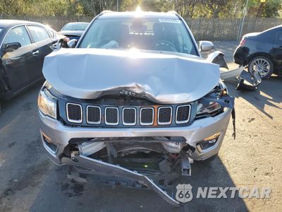 Piąte zdjęcie samochodu w środku: 2019 JEEP COMPASS LIMITED VIN:3C4NJCCB0KT670817 - miniatura
