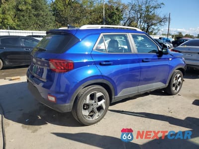 Trzecie zdjęcie samochodu z tyłu: 2022 HYUNDAI VENUE SEL VIN:KMHRC8A38NU172858 - miniatura