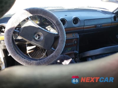 Zdjęcie 8 z 13 samochodu: 1983 MERCEDES-BENZ 300 CDT VIN:WDBAB53A7DB002935 - miniatura