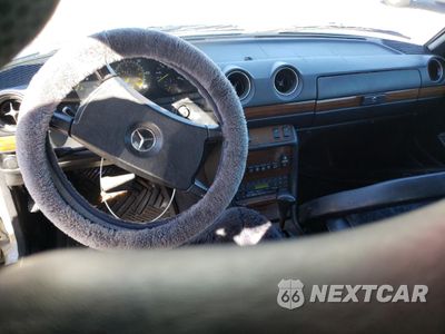 Zdjęcie 8 z 13 samochodu: 1983 MERCEDES-BENZ 300 CDT VIN:WDBAB53A7DB002935 - miniatura
