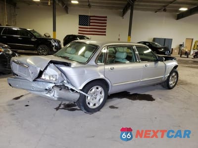 Trzecie zdjęcie samochodu z tyłu: 2002 JAGUAR VANDENPLAS VIN:SAJDA24C42LF44974 - miniatura