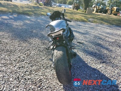 Czwarte zdjęcie samochodu z boku: 2006 SUZUKI GSX-R1000 VIN:JS1GT76AX62102752 - miniatura