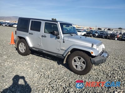 Czwarte zdjęcie samochodu z boku: 2008 JEEP WRANGLER UNLIMITED SAHARA VIN:1J8GA59178L506786 - miniatura