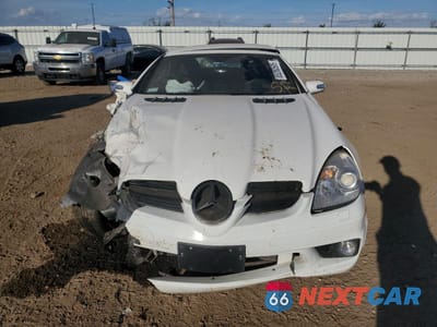 Piąte zdjęcie samochodu w środku: 2005 MERCEDES-BENZ SLK 55 AMG VIN:WDBWK73F45F059438 - miniatura