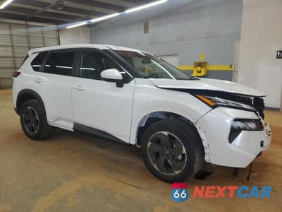 Czwarte zdjęcie samochodu z boku: 2025 NISSAN ROGUE SV VIN:5N1BT3BA9SC771433 - miniatura