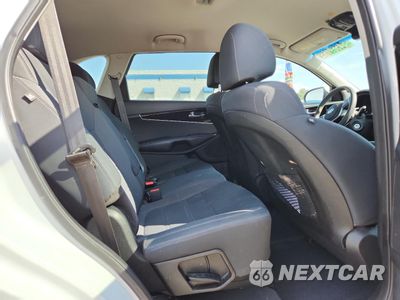 Zdjęcie 11 z 14 samochodu: 2019 KIA SORENTO L VIN:5XYPG4A34KG505305 - miniatura