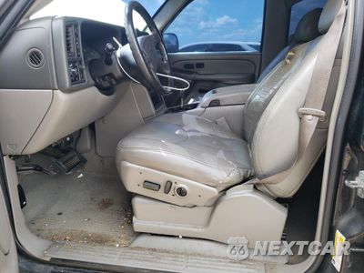 Zdjęcie 7 z 14 samochodu: 2006 CHEVROLET SUBURBAN VIN:3GNFK16Z36G124520 - miniatura