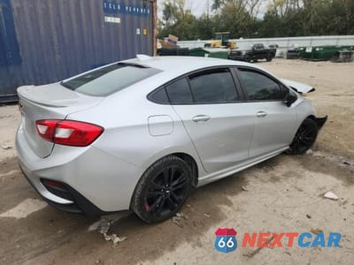 Trzecie zdjęcie samochodu z tyłu: 2018 CHEVROLET CRUZE LT VIN:1G1BE5SM6J7112357 - miniatura