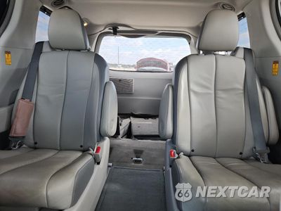 Zdjęcie 10 z 13 samochodu: 2014 TOYOTA SIENNA XLE VIN:5TDYK3DC3ES464794 - miniatura