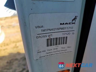 Zdjęcie 10 z 10 samochodu: 2023 MACK PINNACLE VIN:1M1PN4GYXPM011710 - miniatura