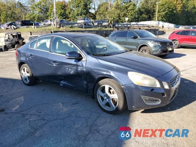 Czwarte zdjęcie samochodu z boku: 2013 VOLVO S60 T5 VIN:YV1612FH3D2205719 - miniatura