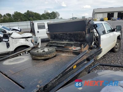 Trzecie zdjęcie samochodu z tyłu: 2019 CHEVROLET SILVERADO FLAT BED TRUCK VIN:1GB4KWCY6KF162817 - miniatura