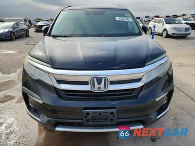 Piąte zdjęcie samochodu w środku: 2019 HONDA PILOT TOURING AWD 8-PASS VIN:5FNYF6H96KB019549 - miniatura
