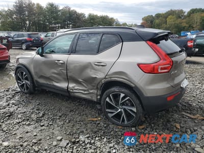 Drugie zdjęcie samochodu z przodu: 2022 VOLVO XC40 T5 R-DESIGN VIN:YV4162UMXN2714870 - miniatura