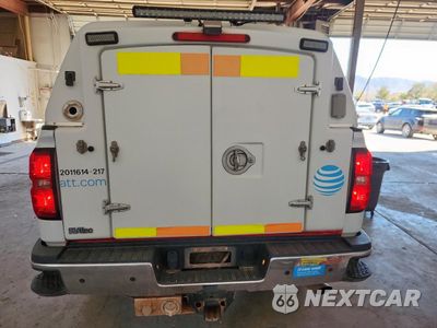 Zdjęcie 6 z 14 samochodu: 2017 CHEVROLET SILVERADO K2500 HEAVY DUTY VIN:1GC2KUEG8HZ336969 - miniatura