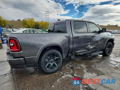 Trzecie zdjęcie samochodu z tyłu: 2025 RAM 1500 LARAMIE VIN:1C6SRFJP9SN653713 - miniatura