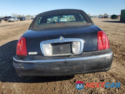 Zdjęcie 6 z 15 samochodu: 1999 LINCOLN TOWN CAR SIGNATURE VIN:1LNHM82W8XY714666 - miniatura