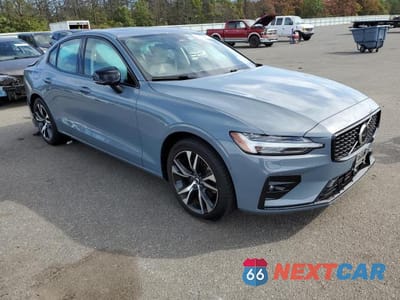 Czwarte zdjęcie samochodu z boku: 2024 VOLVO S60 PLUS VIN:7JRL12TL5RG290401 - miniatura