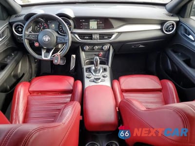 Zdjęcie 8 z 12 samochodu: 2022 ALFA ROMEO STELVIO TI VIN:ZASPAKBN1N7D24256 - miniatura