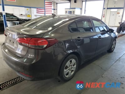 Trzecie zdjęcie samochodu z tyłu: 2017 KIA FORTE LX VIN:3KPFK4A77HE122283 - miniatura