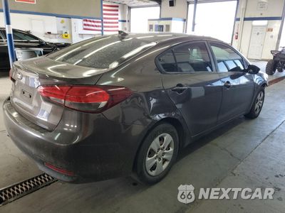 Trzecie zdjęcie samochodu z tyłu: 2017 KIA FORTE LX VIN:3KPFK4A77HE122283 - miniatura