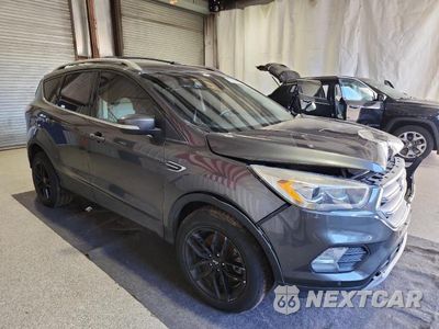 Czwarte zdjęcie samochodu z boku: 2018 FORD ESCAPE TITANIUM VIN:1FMCU9J92JUA63626 - miniatura