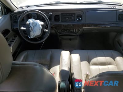 Zdjęcie 8 z 14 samochodu: 2010 MERCURY GRAND MARQUIS LS VIN:2MEBM7FV2AX624943 - miniatura