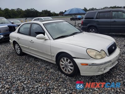 Czwarte zdjęcie samochodu z boku: 2002 HYUNDAI SONATA GLS VIN:KMHWF35H32A652192 - miniatura