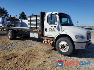 Czwarte zdjęcie samochodu z boku: 2014 FREIGHTLINER M2 106 MED - SEMI TRUCK VIN:3ALACXDT1EDFK1095 - miniatura